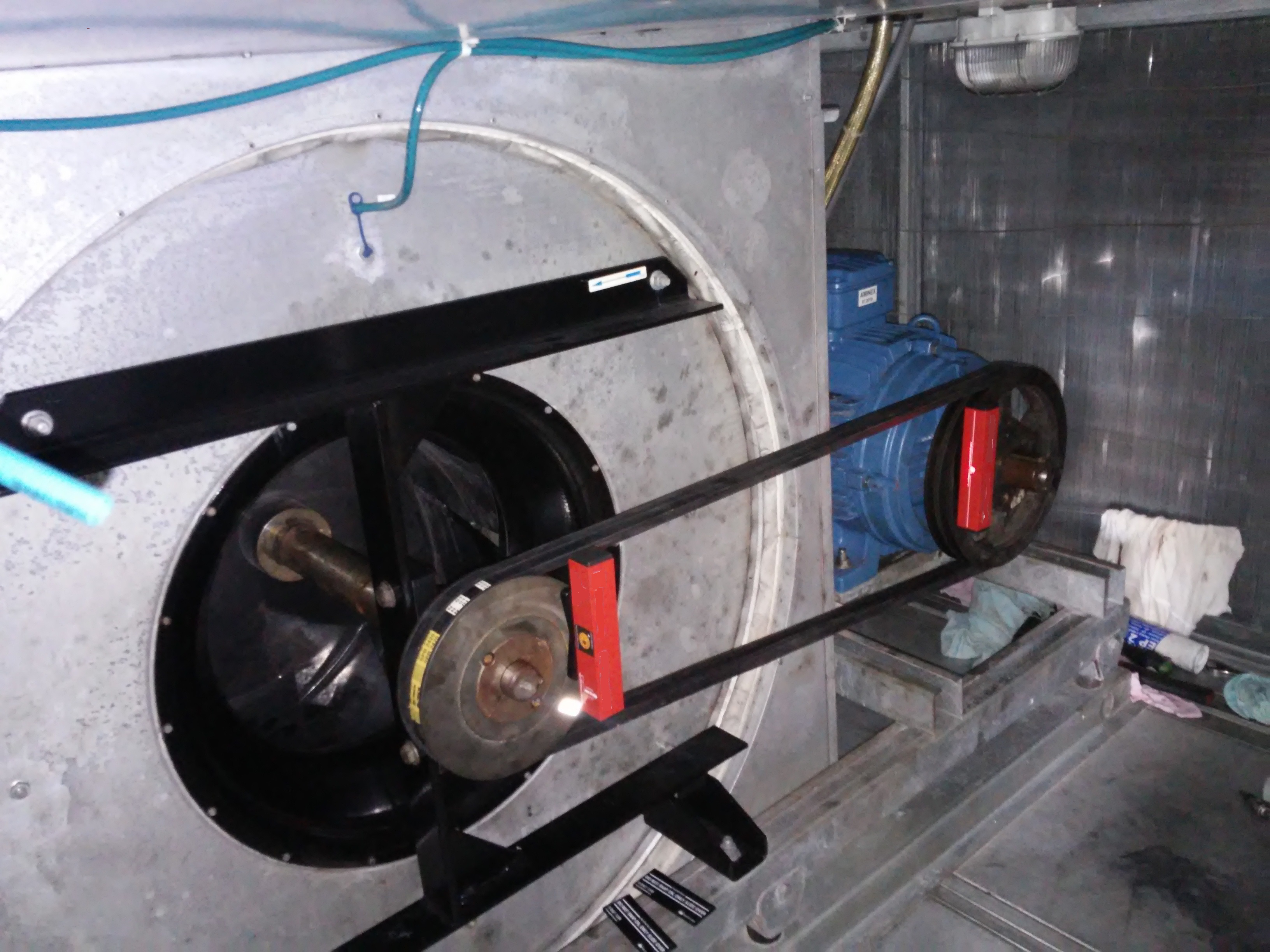 Laserowe osiowanie wentylatora z napędem pasowym Animex